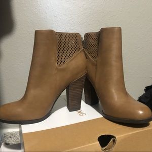 Call it Spring size 7.5 boots